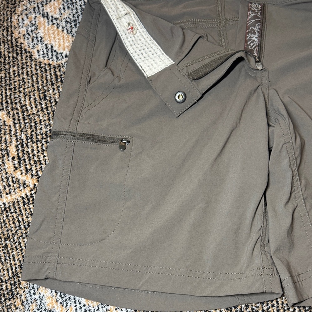 L.L Bean Water-Repellent Comfort Trail Shorts, Mid-Rise - Picture 4 of 7
